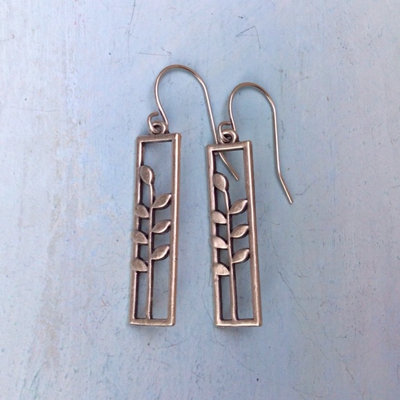 Sale Sundance Charm Earrings - Picture 3 of 6